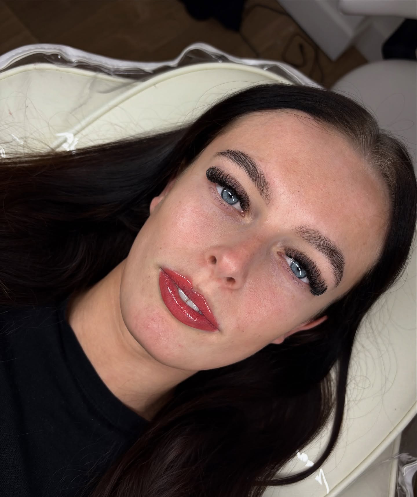 Lash extensions close-up result by Izzy Lewis